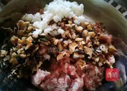 # Steamed Vegetables#Meicai and Mushroom Steamed Pork Patties Recipe Illustration 3