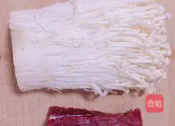 Illustration of how to make fried beef with enoki mushrooms 1