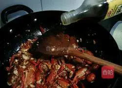 Illustration of how to make spicy crayfish 5