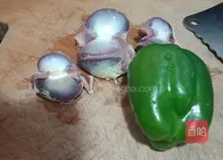 Illustration of how to make duck gizzards and fried green peppers 1