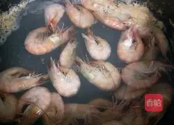 Illustration of how to make boiled shrimps 5