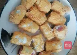 Illustration of how to make small sausages wrapped in puff pastry 9