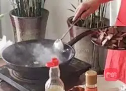 Illustration of how to make spicy and sour duck blood 2