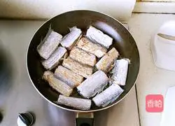 Dry Illustration of how to make fried hairtail 6