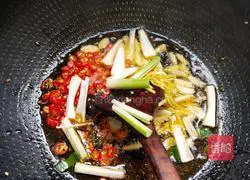 Illustration of how to make spicy and sour sausage 4