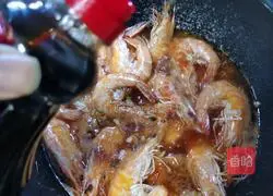  Illustration of how to make braised prawns, a must-have for celebrating Chinese New Year 12
