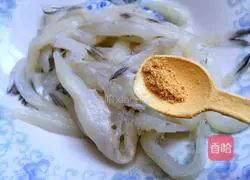 Illustration of how to make dry fried whitebait 2