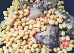 Soybean stewed pork ribs recipe 8