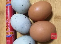 Illustration of how to make pine flower steamed eggs 1