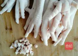 Illustration of how to make steamed chicken feet with powder 3