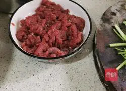 Illustration of how to cook beef and celery 1