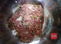 Illustration of how to wrap glutinous rice balls 1