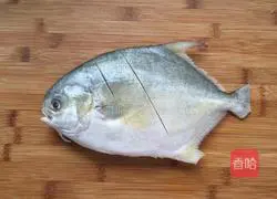Illustration of how to make steamed golden pomfret 2