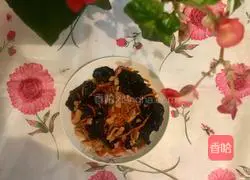 Stir-fried pork with carrots and fungus Illustration of how to do it 11