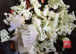 Illustration of how to make dry pot organic cauliflower 12