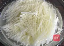 Shredded potatoes with mushroom sauce Practice illustration 2