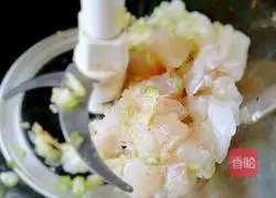 Illustration of how to make crispy fish balls 4