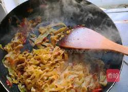 Illustration of how to make spicy tofu skin 7