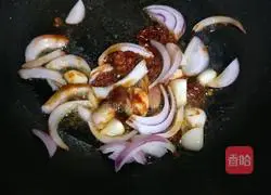 Fried onions Illustration of how to make Bai Bei 5