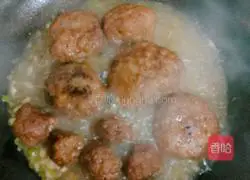 Illustration of braised lion head 13