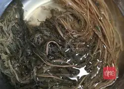 Illustration of how to make braised pork with pickles 7