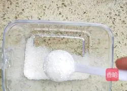 Illustration of how to stew mackerel in iron pot 8