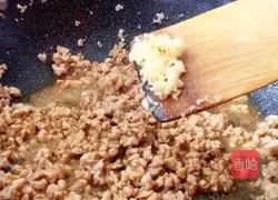 Illustration of how to steam edamame with minced meat 7