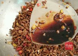 Illustration of how to make steamed bacon with dried beans 11