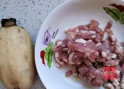 Illustration of how to make steamed lotus root clips 1