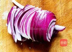 Illustration of how to stir-fry chicken hearts with green garlic sprouts 6