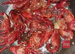 Illustration of how to make garlic crayfish 7