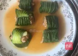 Illustration of how to make lettuce rolled meat 6