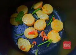 Bamboo and shrimp braised tamagoyaki tofu Illustration of how to make delicious, juicy and crispy dishes 5