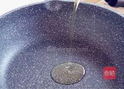 Illustration of how to make stir-fried leeks and shrimp paste 4