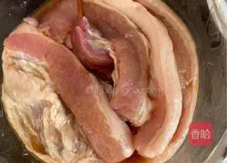 Illustration of homemade Korean lettuce-wrapped pork belly 1