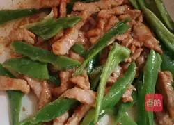 Illustration of how to stir-fry shredded pork with green pepper 9
