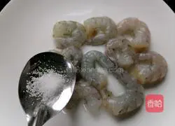 Illustration of how to make fried shrimps with okra 4