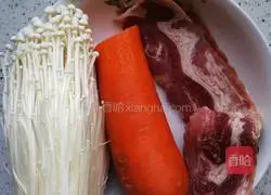 Illustration of how to make bacon enoki mushroom rolls 1