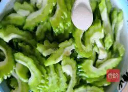  Illustration of how to make fried pork slices with bitter melon 5