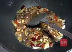 Illustration of how to cook pork liver and blood-skinned vegetables 7