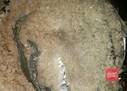 Illustration of how to make salt-baked chicken 5