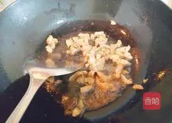 Illustration of how to make fried pork with shredded potatoes 2