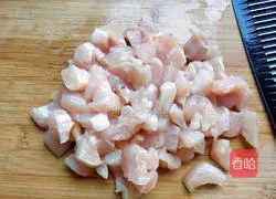 Illustration of how to make diced chicken in sauce 2