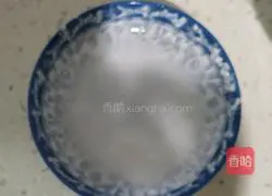 Illustration of how to stir-fry melon seeds 3