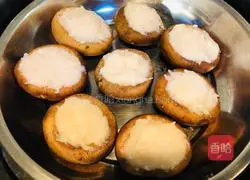 Illustration of how to make mushroom and fish ball box 8