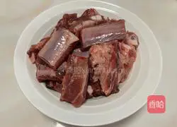 Illustration of how to cook ribs and beans stewed 1