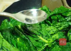 Illustration of how to make ginger kale 8