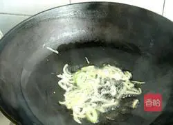 Stir-fried meat and lettuce slices Illustration of how to do it 3