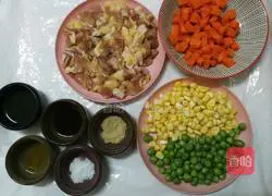 Illustration of how to make diced chicken stir-fried with colored beans 1