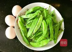 Illustration of how to make scrambled eggs with snow peas 2